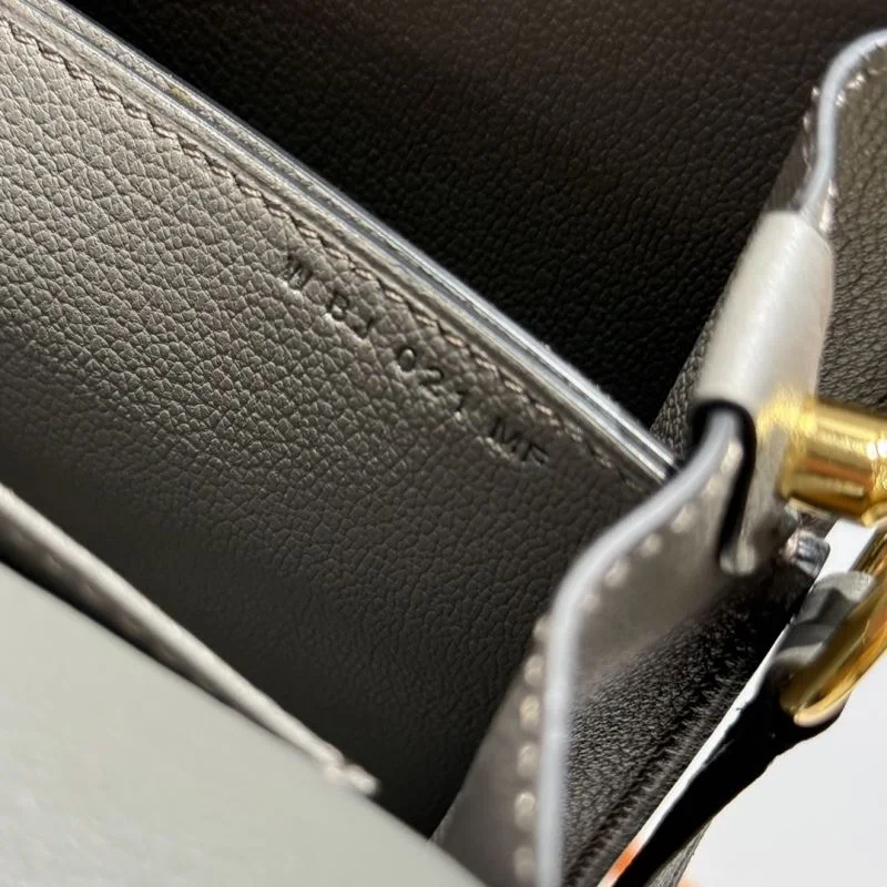 Neat Hermes Roulis Bags 47788