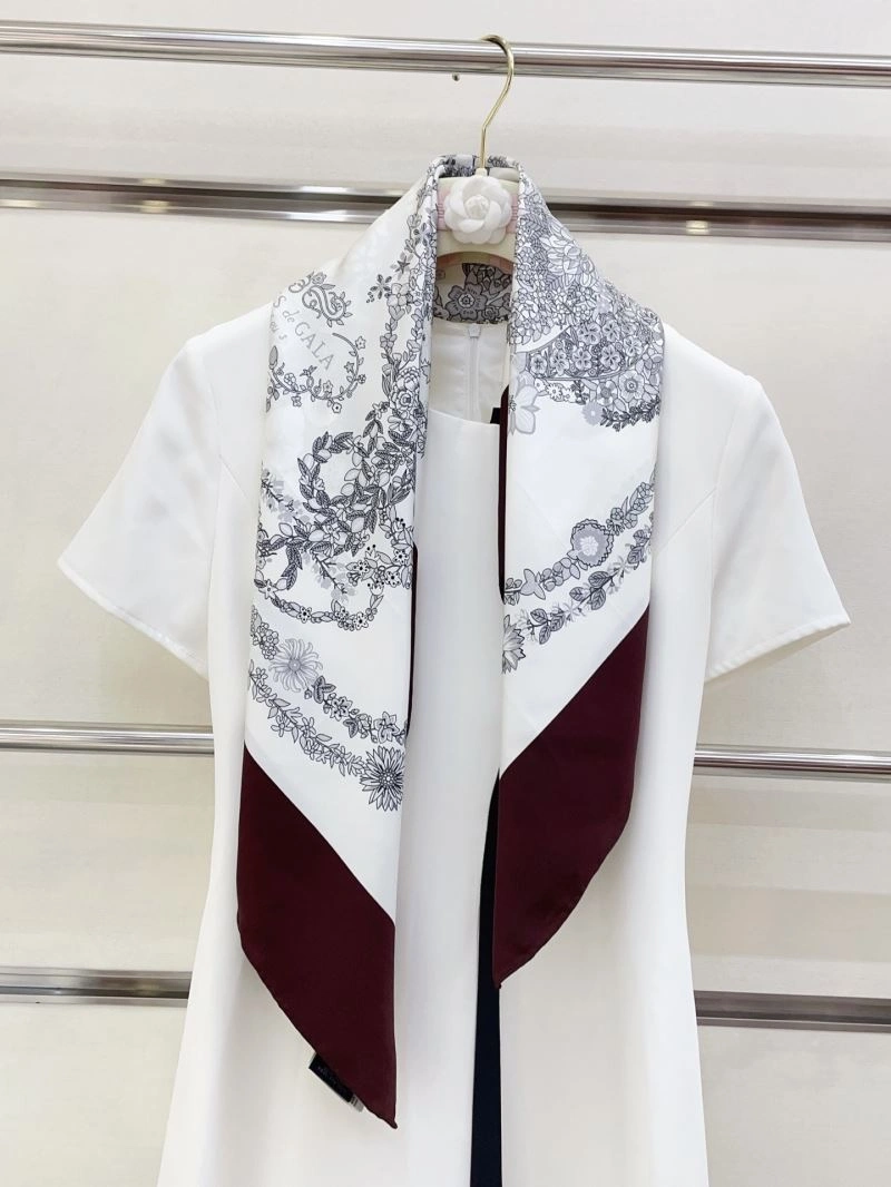 UrbanChic Hermes Scarf 271667