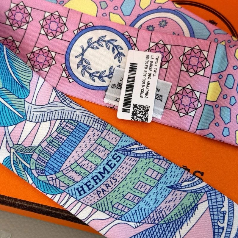 Supportive Hermes Silk 272264