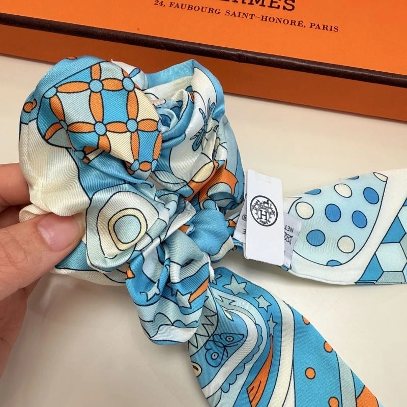 Trendsetting Hermes Silk 272200