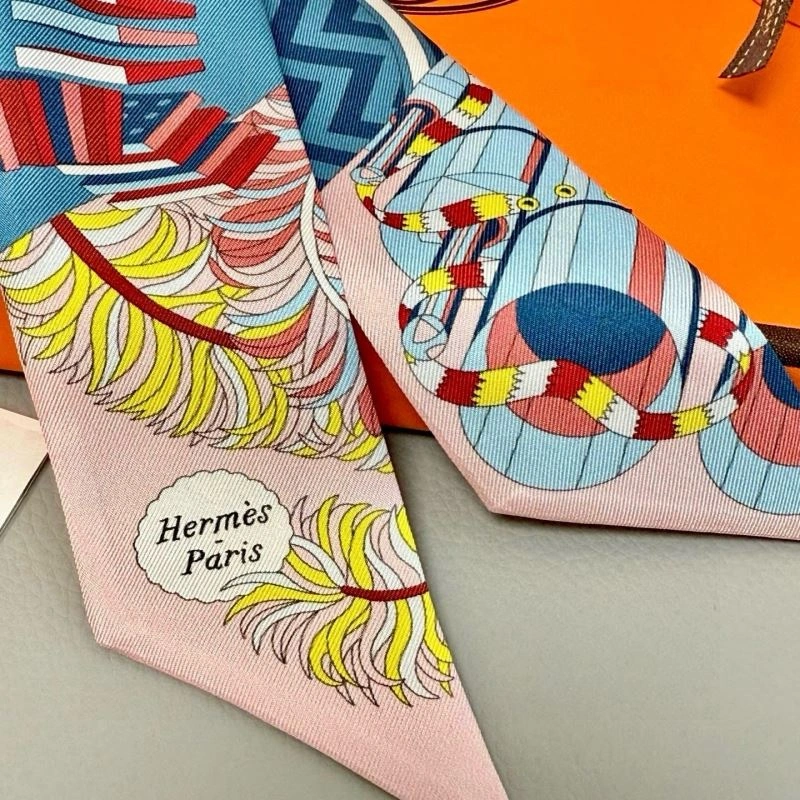 Bold Hermes Silk 272118