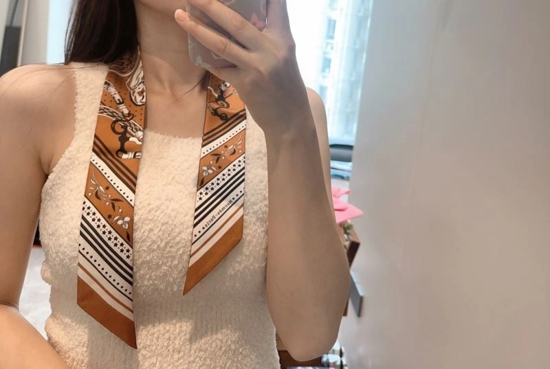 Trendsetting Hermes Silk 272895