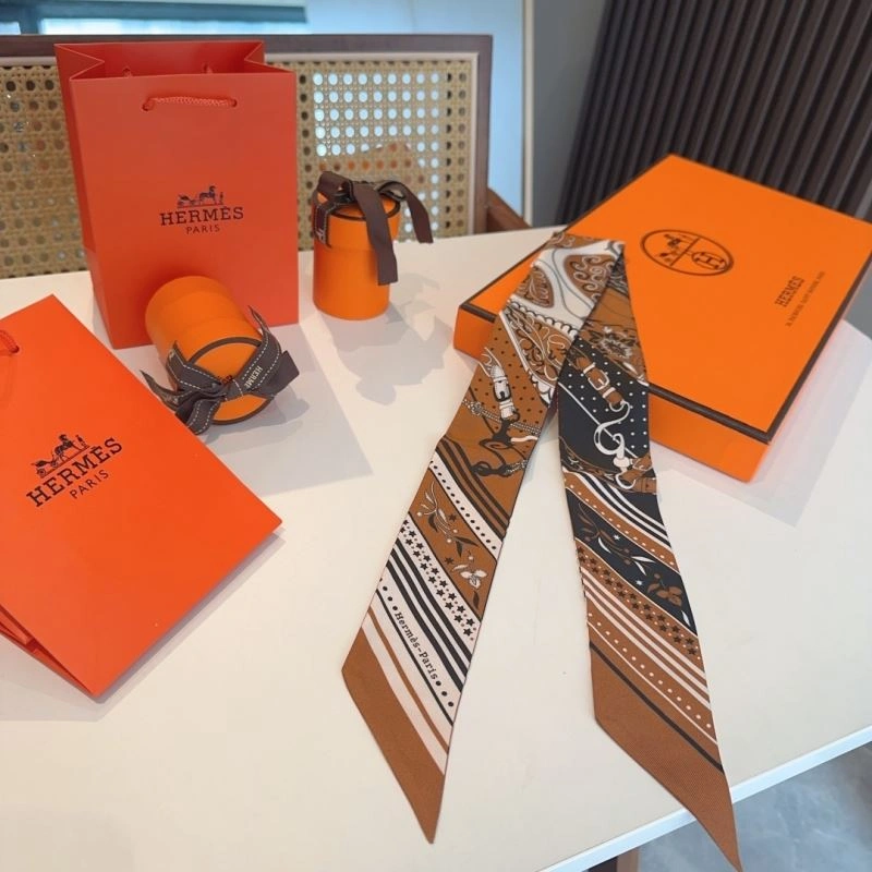 Trendsetting Hermes Silk 272895