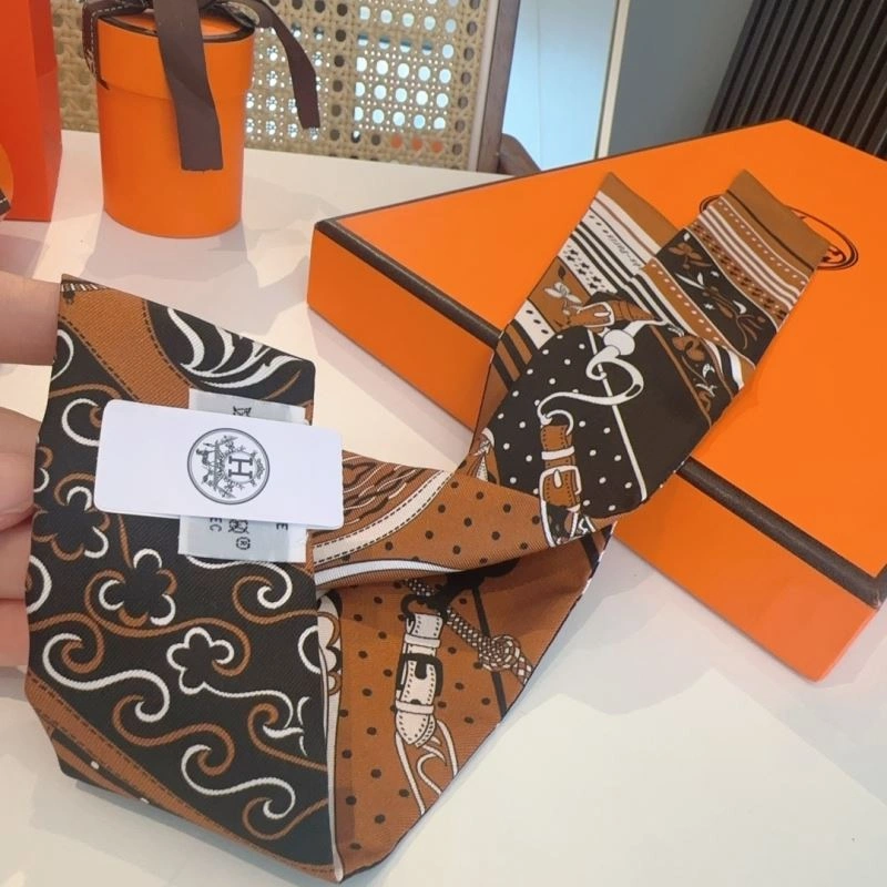 Trendsetting Hermes Silk 272895