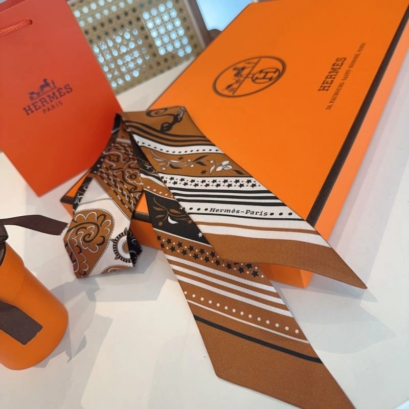 Trendsetting Hermes Silk 272895