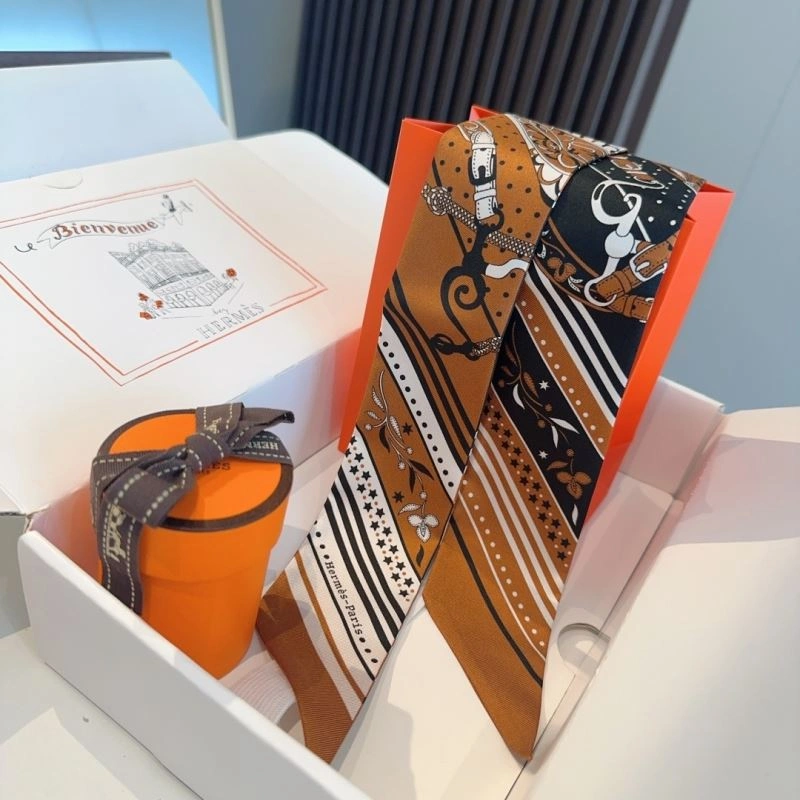 Trendsetting Hermes Silk 272895