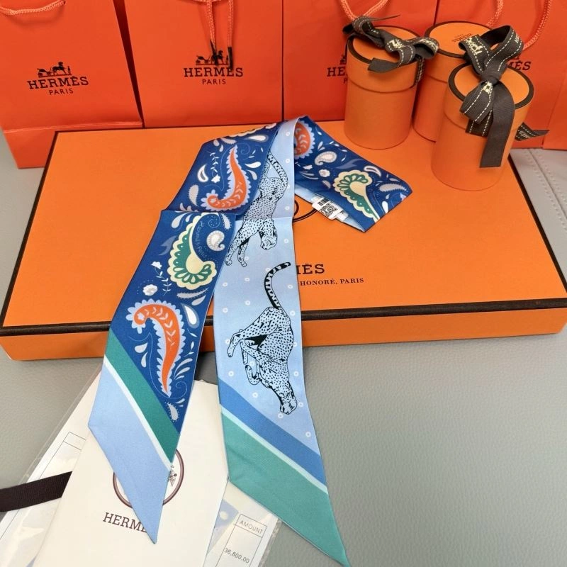 Trendsetting Hermes Silk 272840
