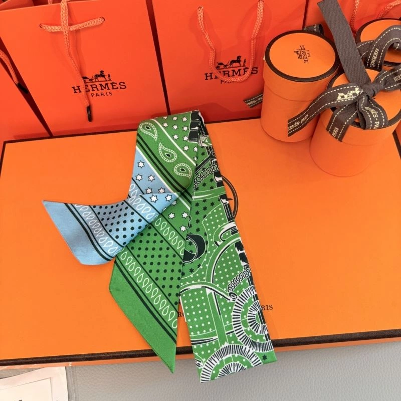 Trendsetting Hermes Silk 272654