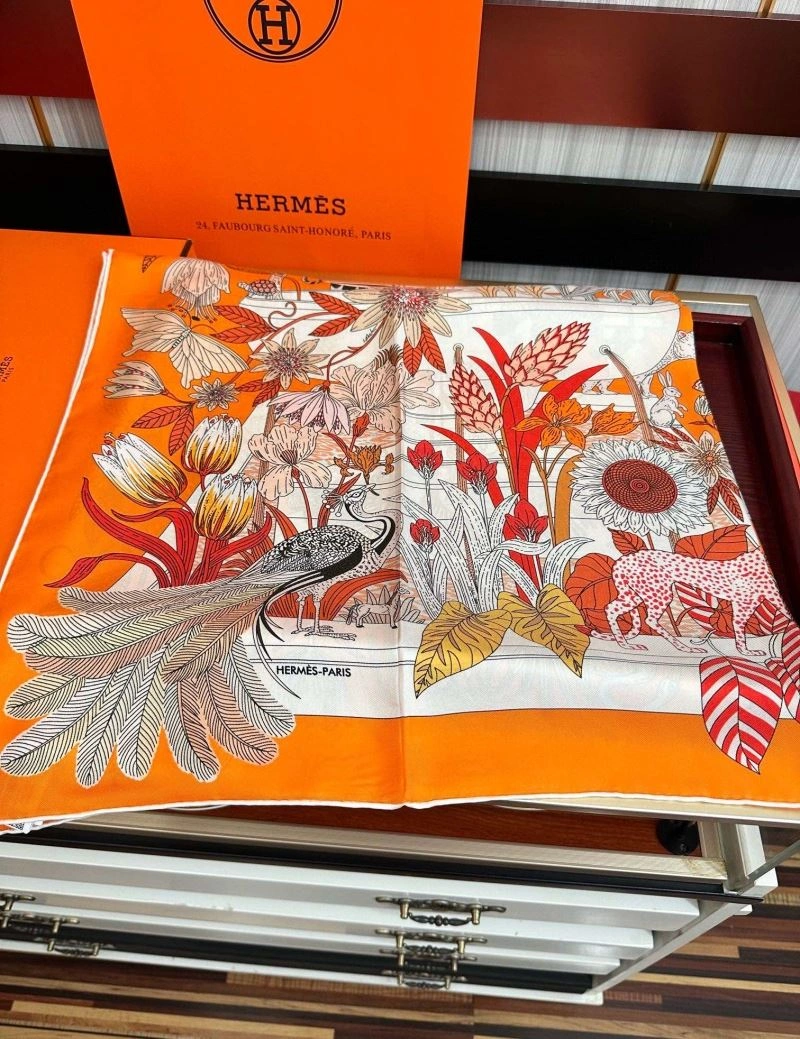 Versatile Hermes Silk 272636