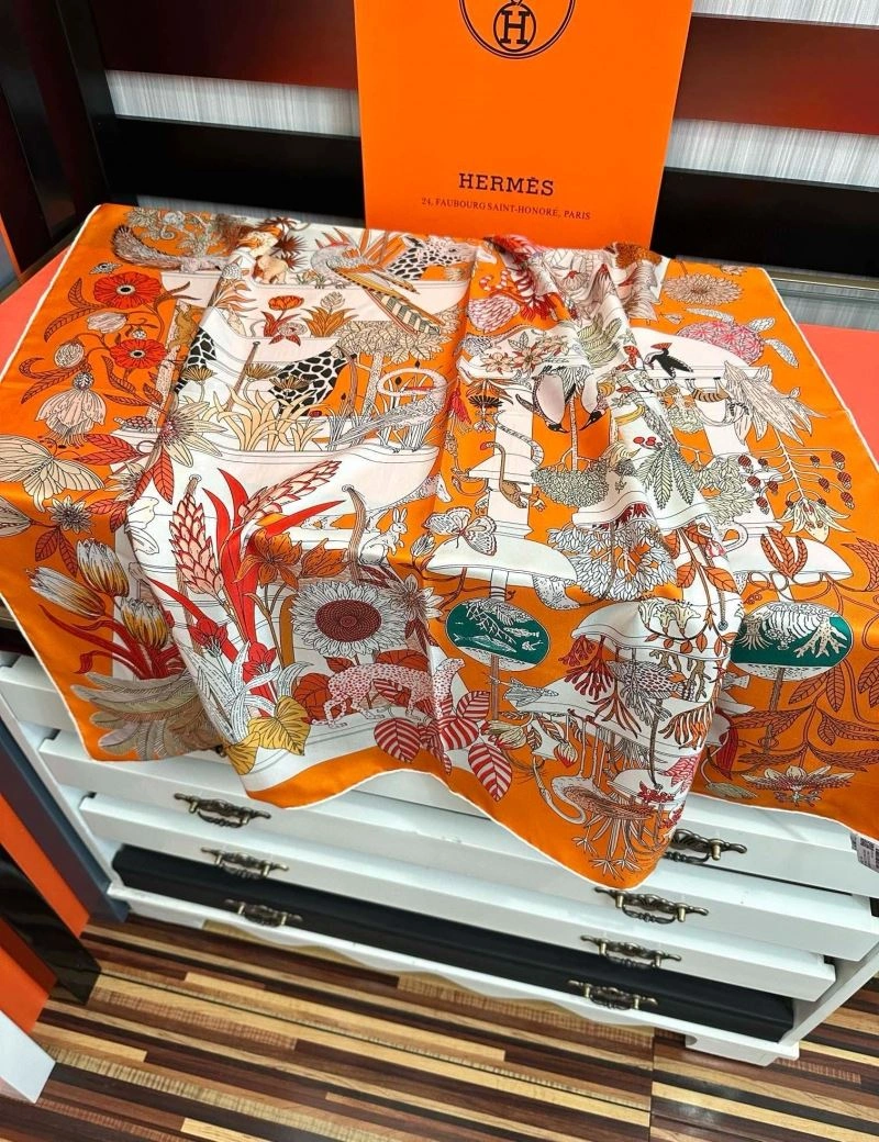 Versatile Hermes Silk 272636
