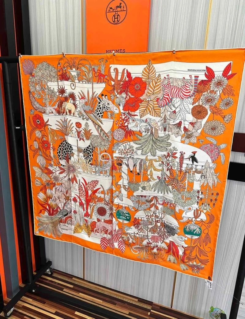 Versatile Hermes Silk 272636