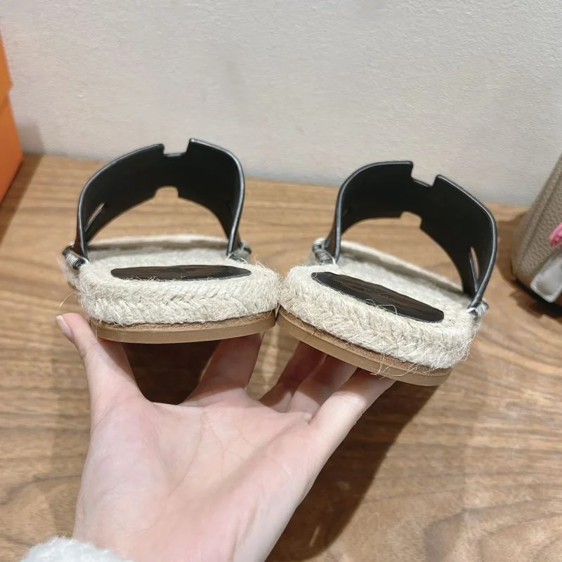 Versatile Hermes Slippers 26833