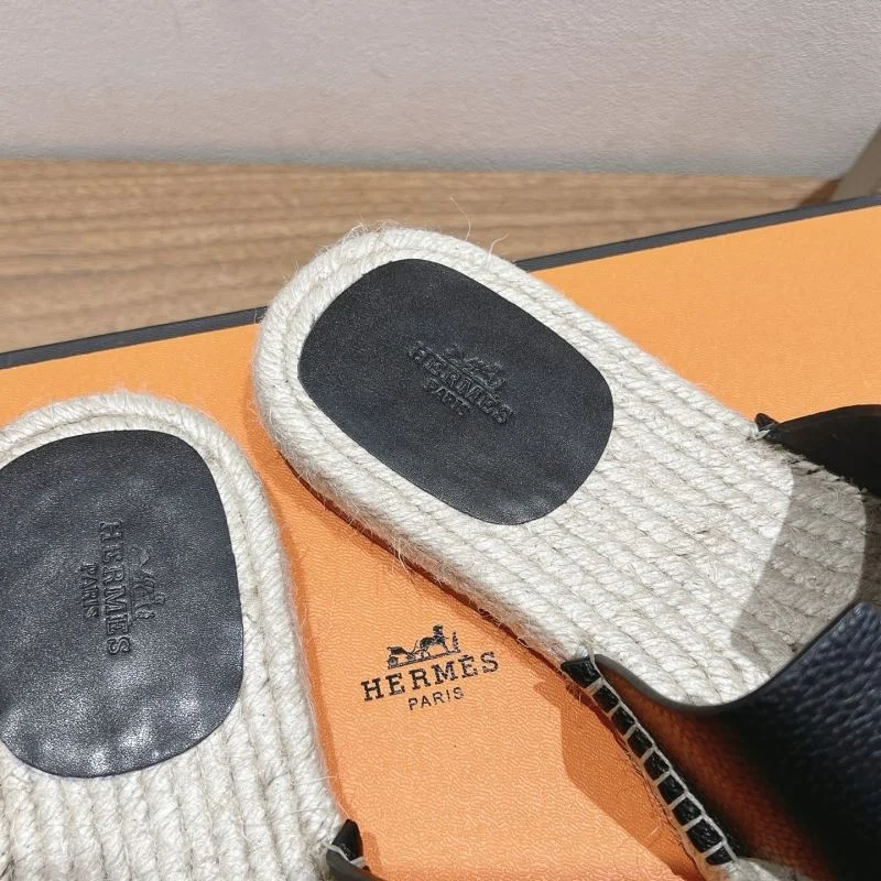 Versatile Hermes Slippers 26833