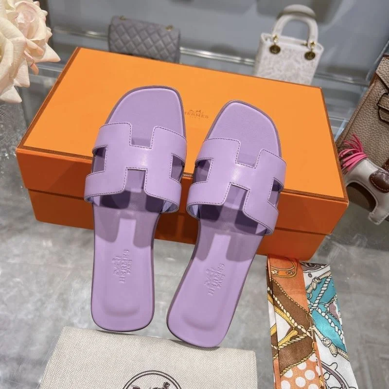 WellDesigned Hermes Slippers 28111
