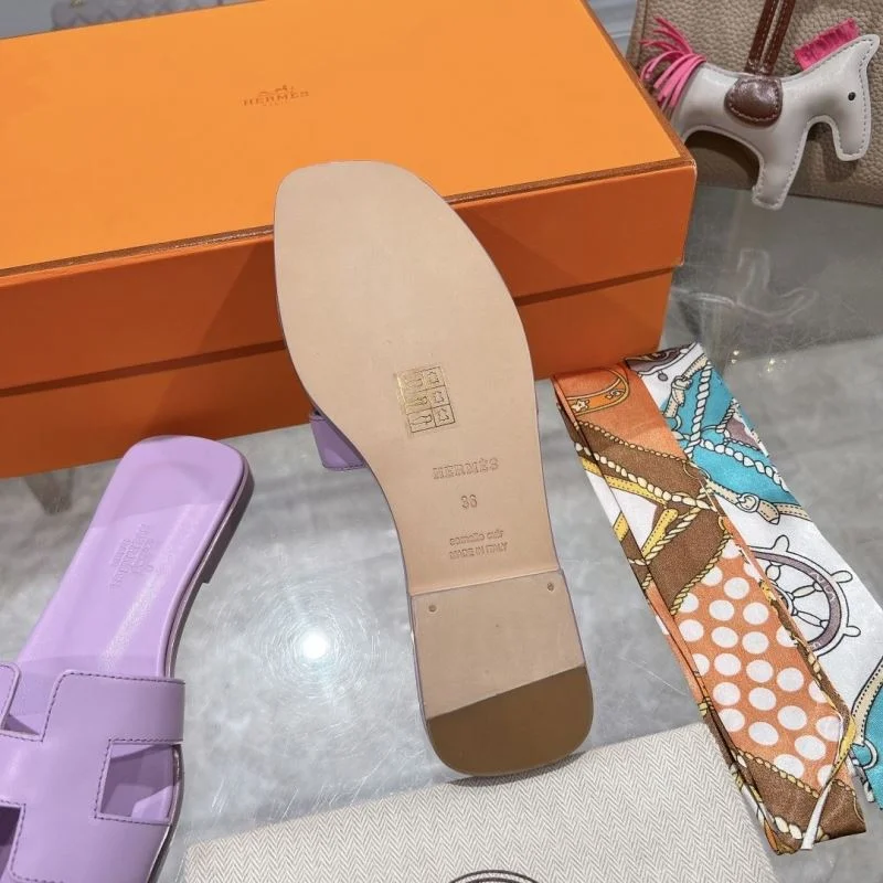 WellDesigned Hermes Slippers 28111