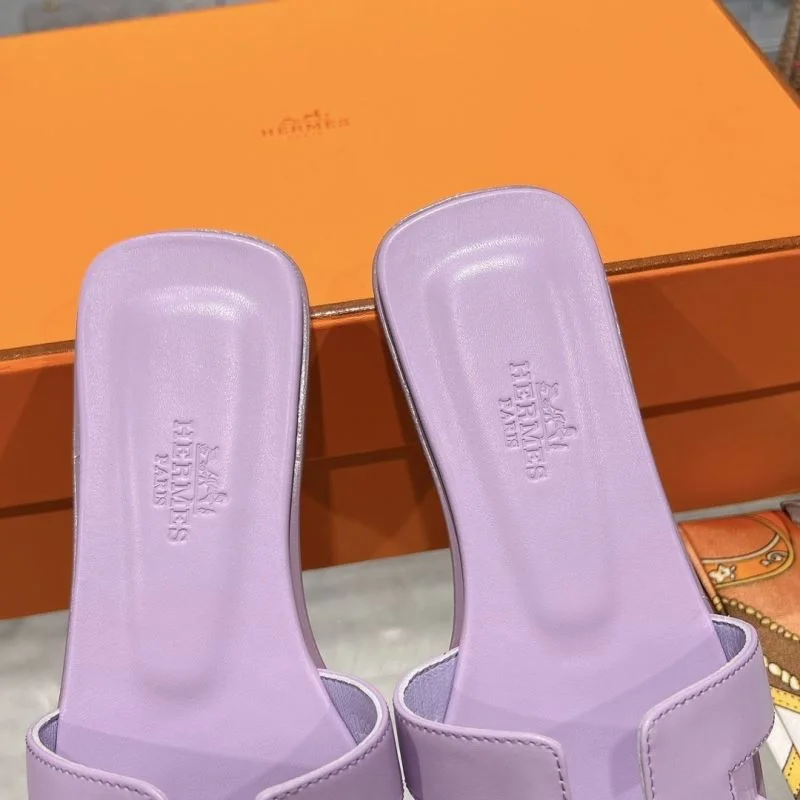WellDesigned Hermes Slippers 28111