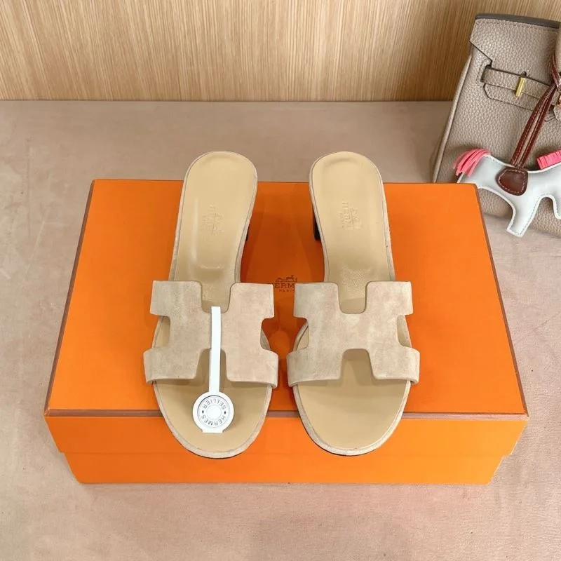 WellDesigned Hermes Slippers 28086