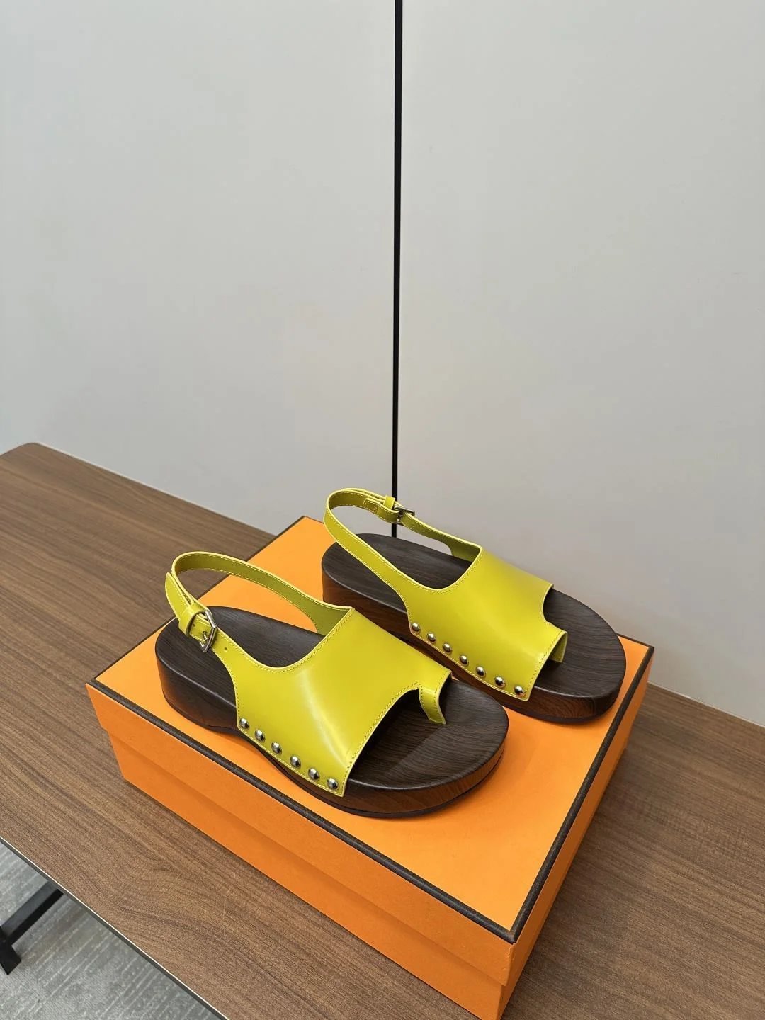UrbanStyle Hermes Slippers 26418