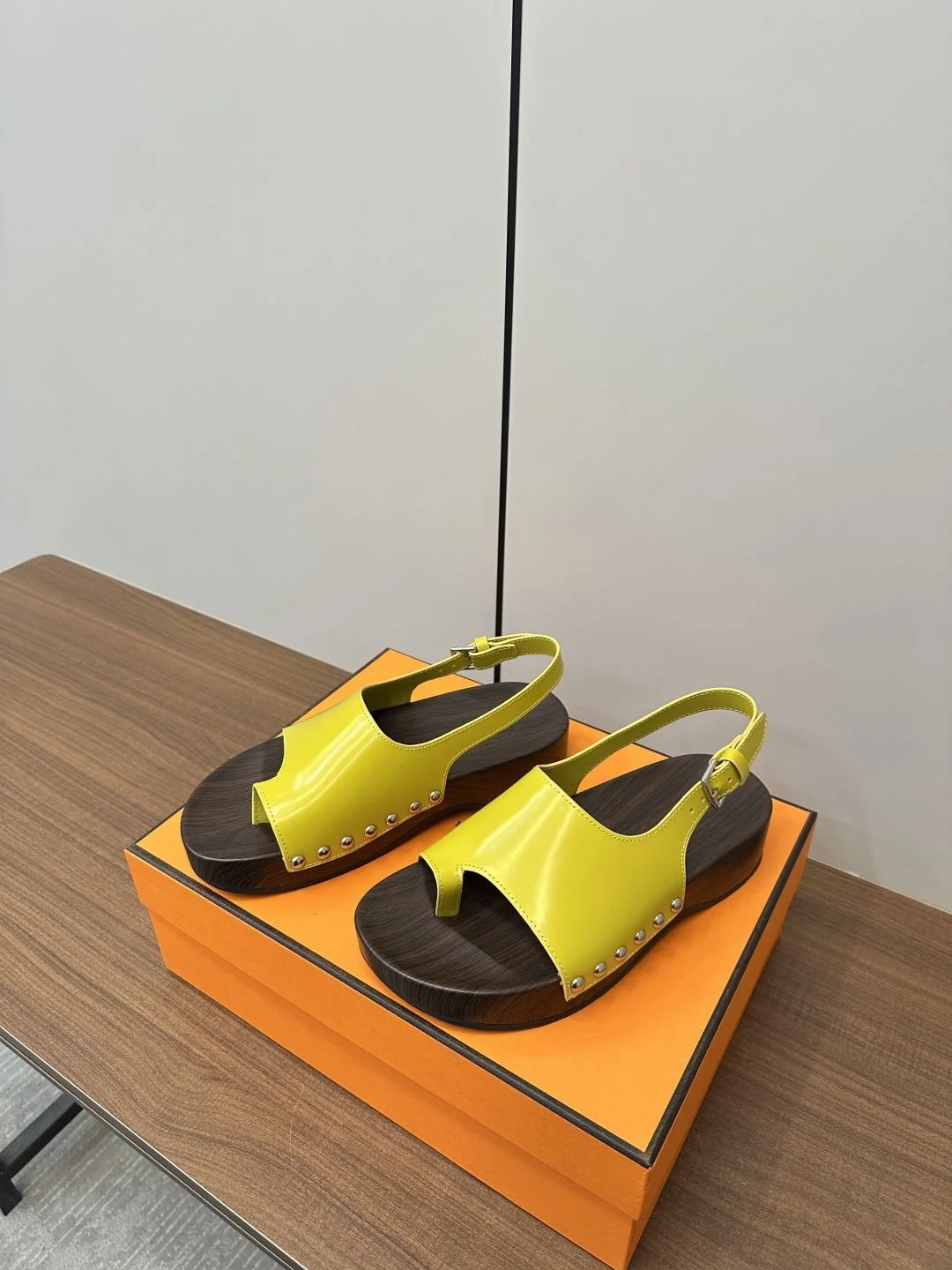 UrbanStyle Hermes Slippers 26418