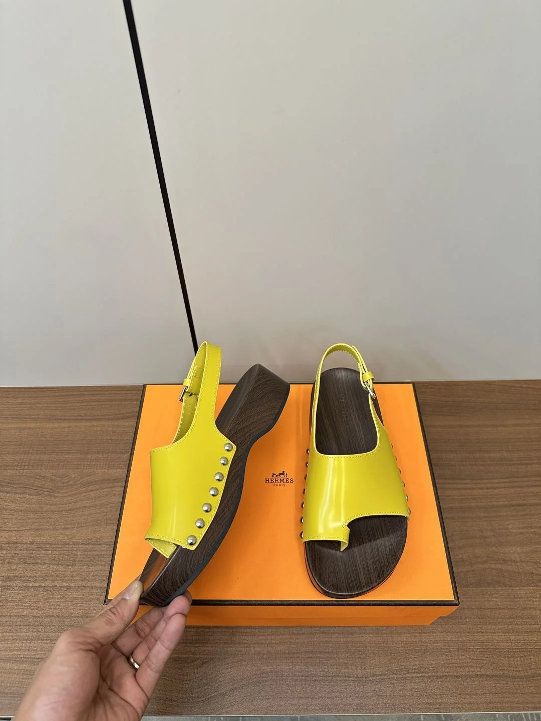 UrbanStyle Hermes Slippers 26418
