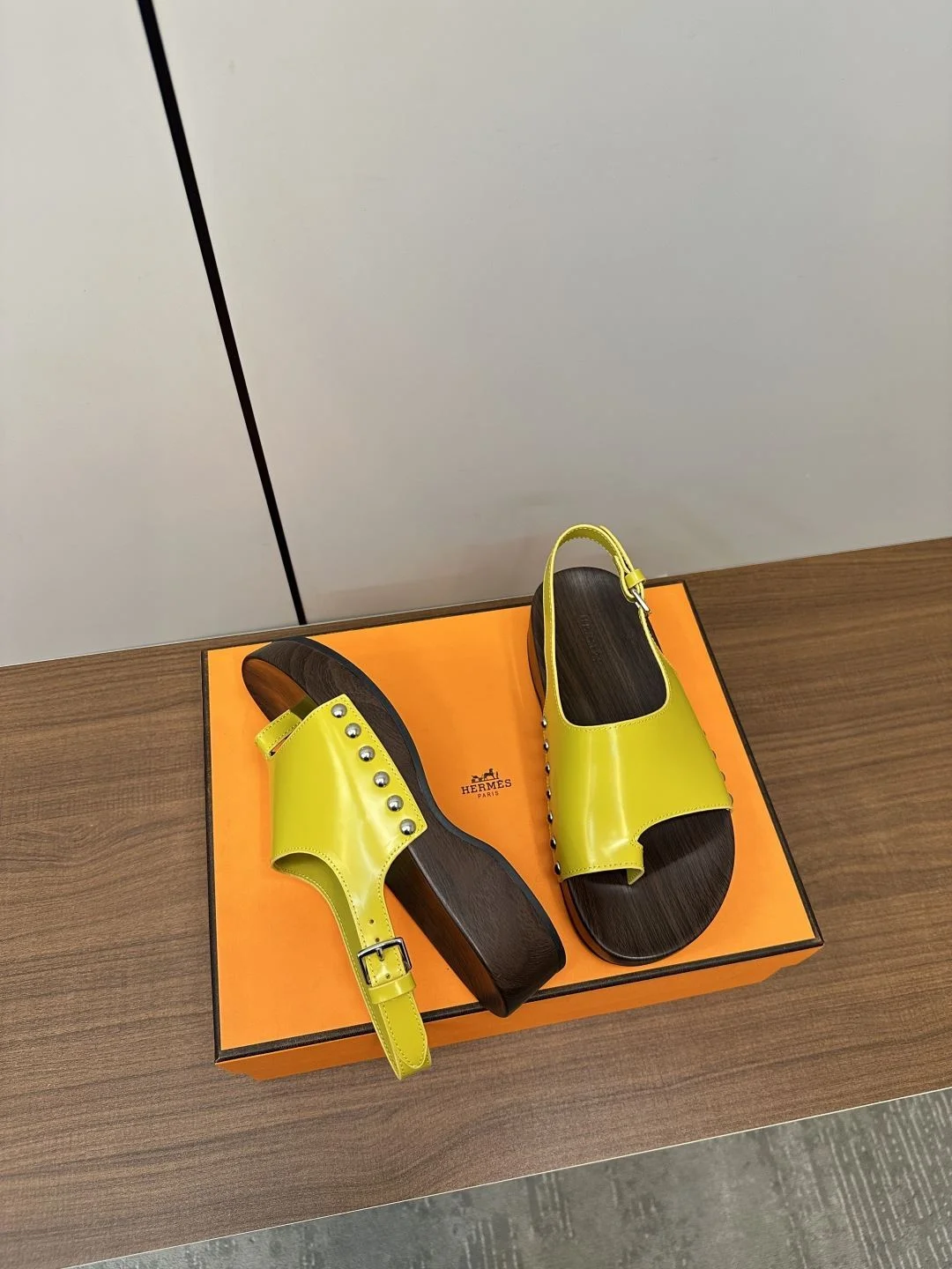 UrbanStyle Hermes Slippers 26418