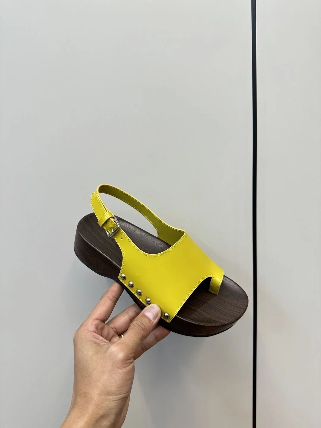 UrbanStyle Hermes Slippers 26418