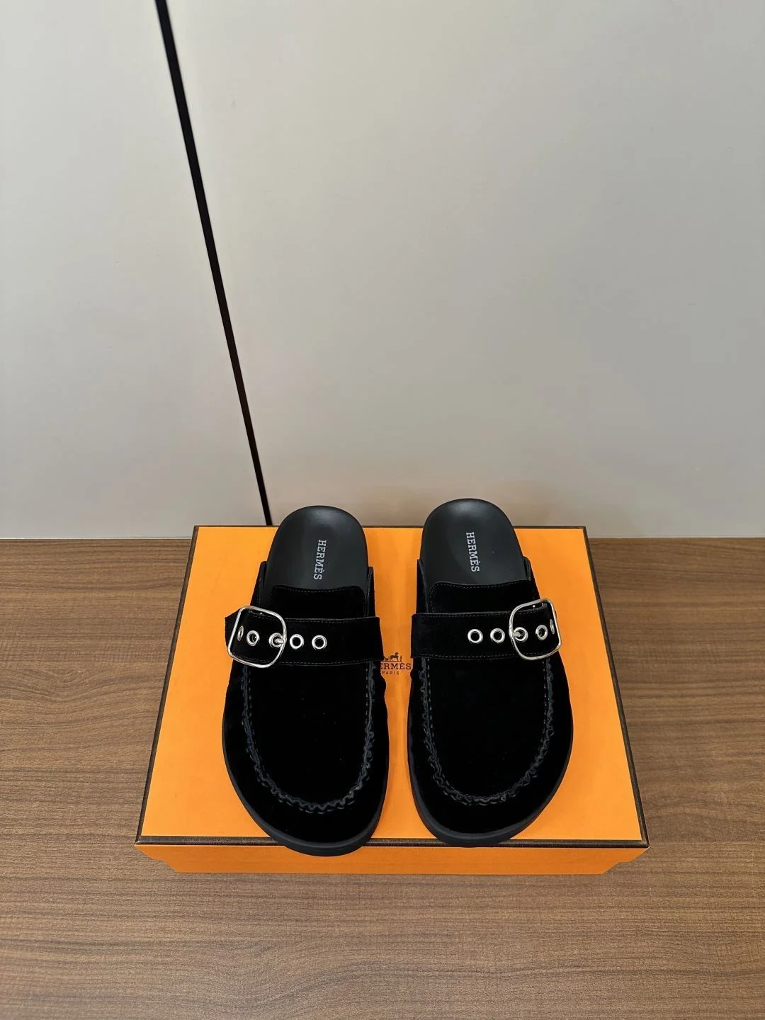 EyeCatching Hermes Slippers 26408