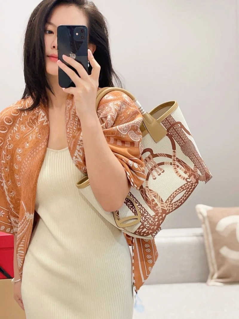 Neat Hermes Steeple Bags 48564
