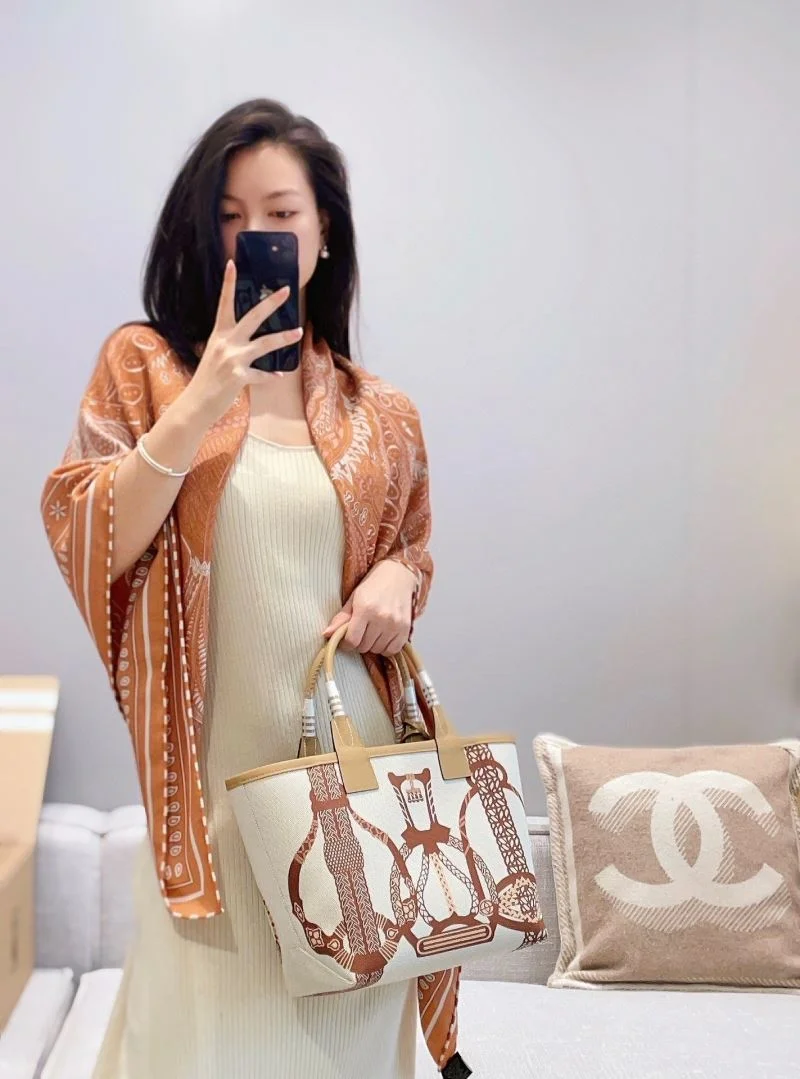 Neat Hermes Steeple Bags 48564