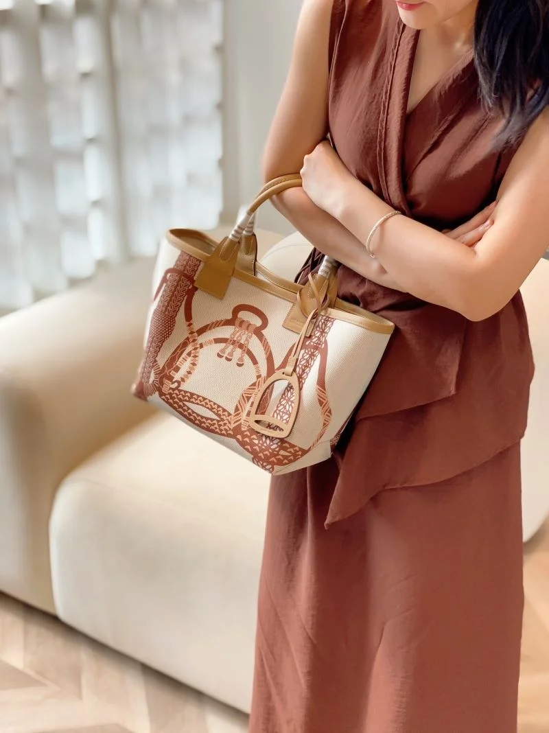 Neat Hermes Steeple Bags 48564