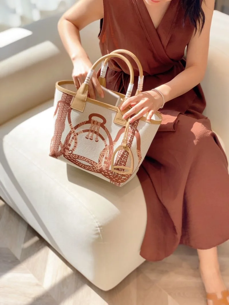 Neat Hermes Steeple Bags 48564