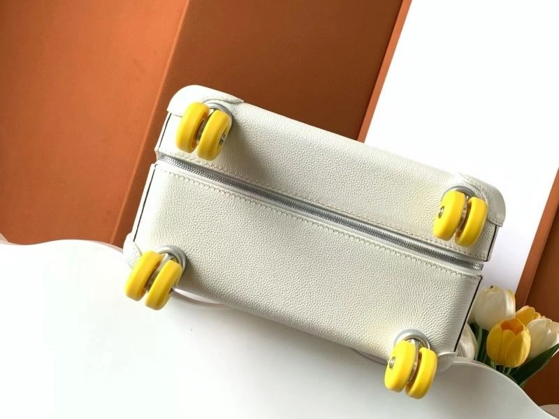 Durable Hermes Suitcase 69306