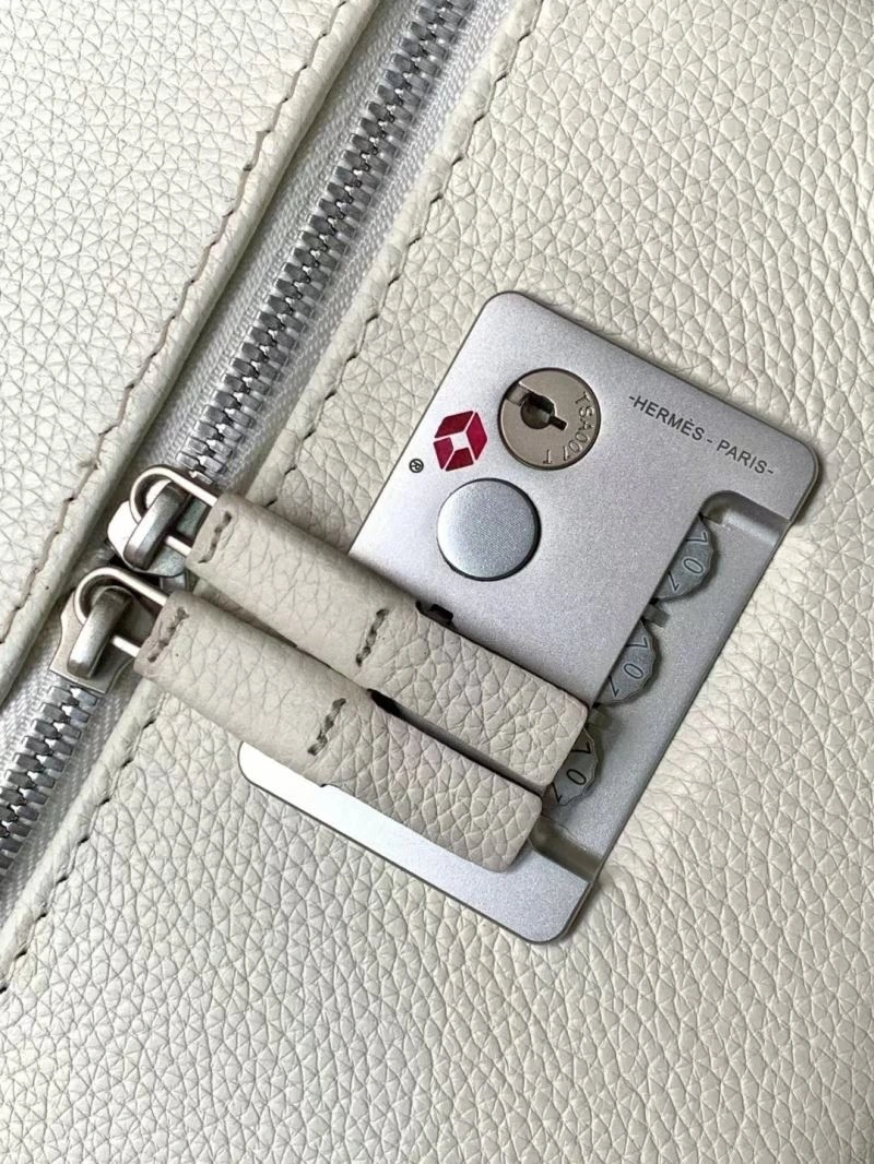 Durable Hermes Suitcase 69306