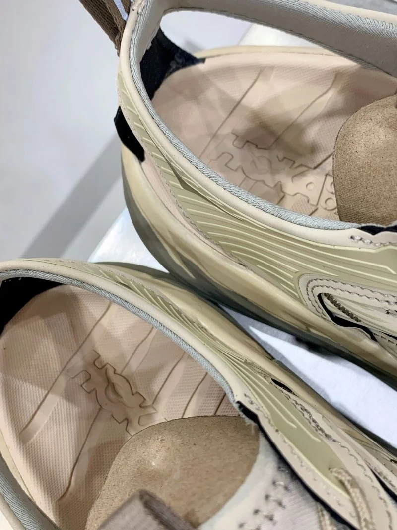 Compact Hoka Sandals 8056