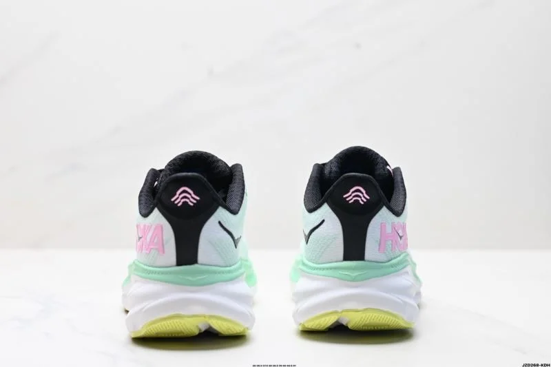 Lightweight Hoka Shoes 3489