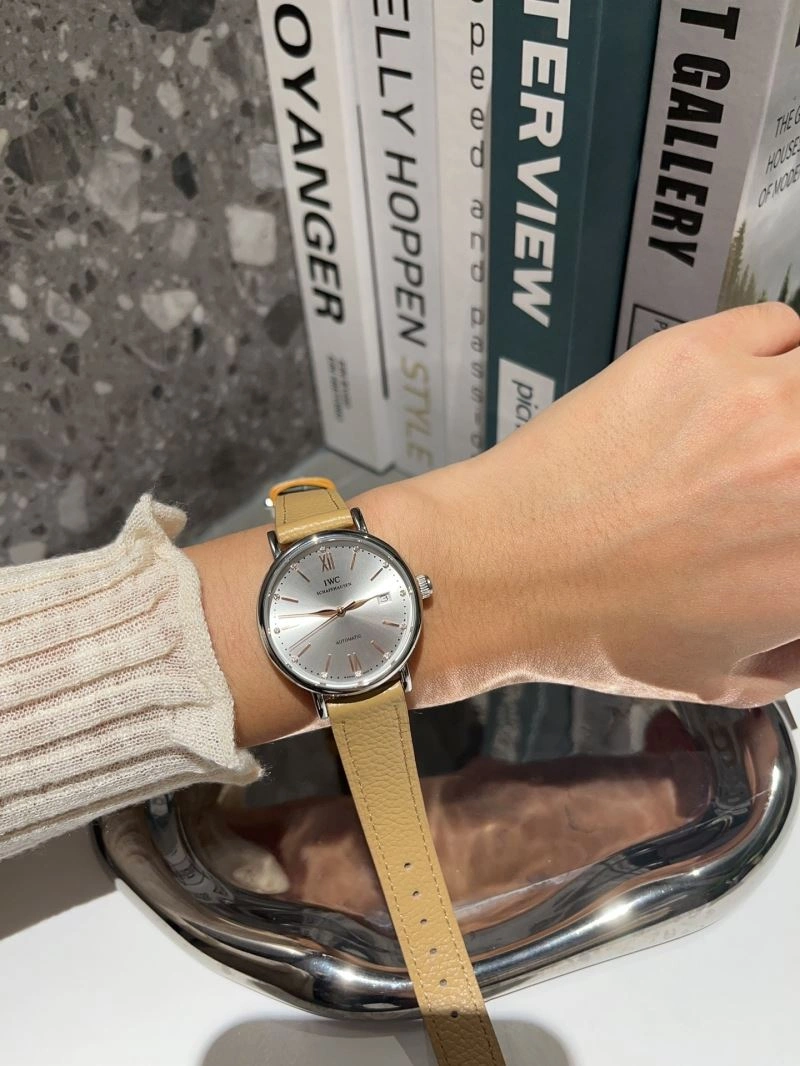 Vibrant IWC Watches 185539