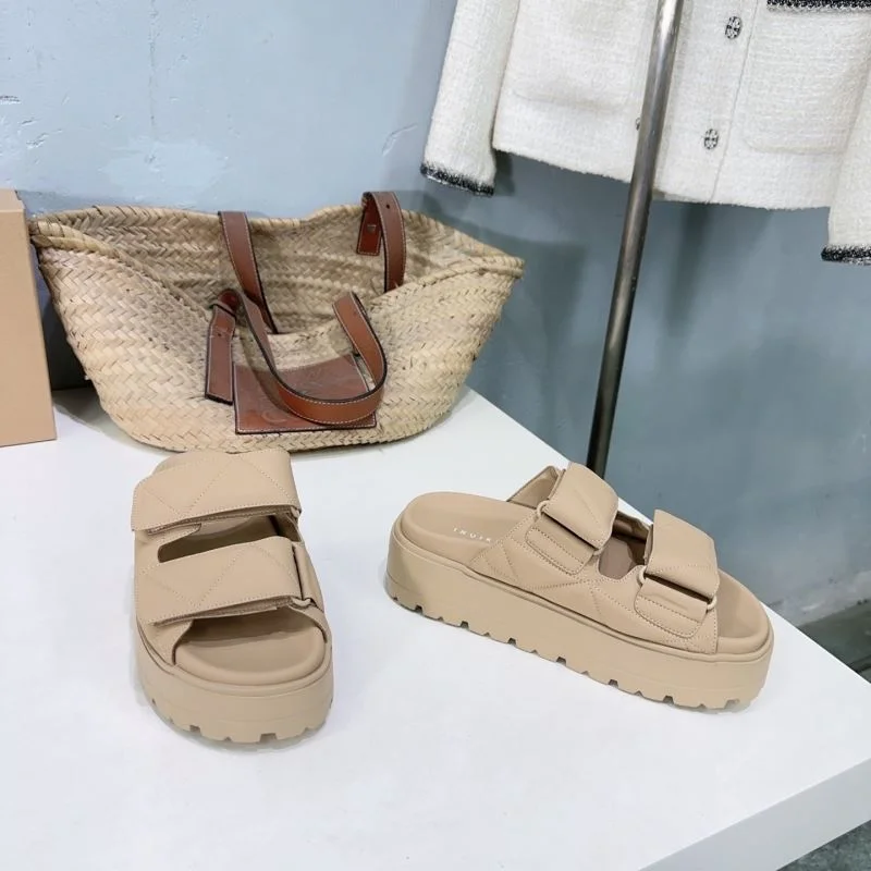 Flexible Inuikii Sandals 12282