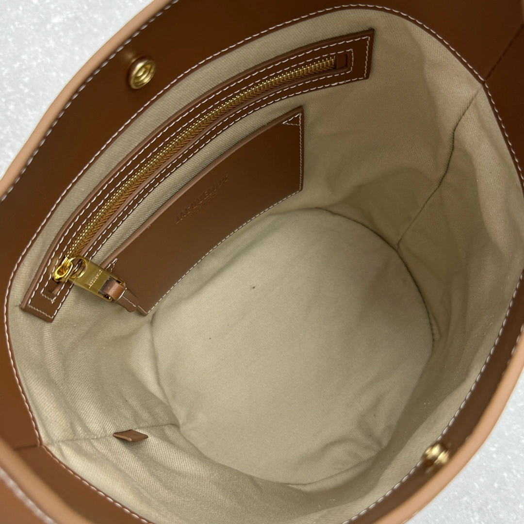 Jacquemus Bucket Bags WaterResistant 69619
