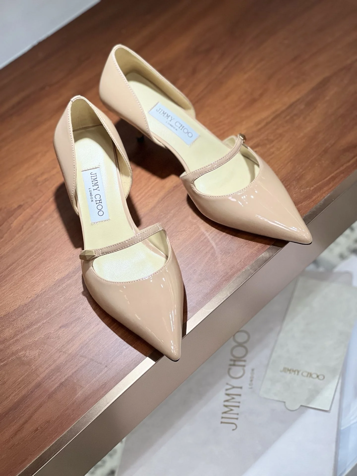 Practical Jimmy Choo Sandals 8015
