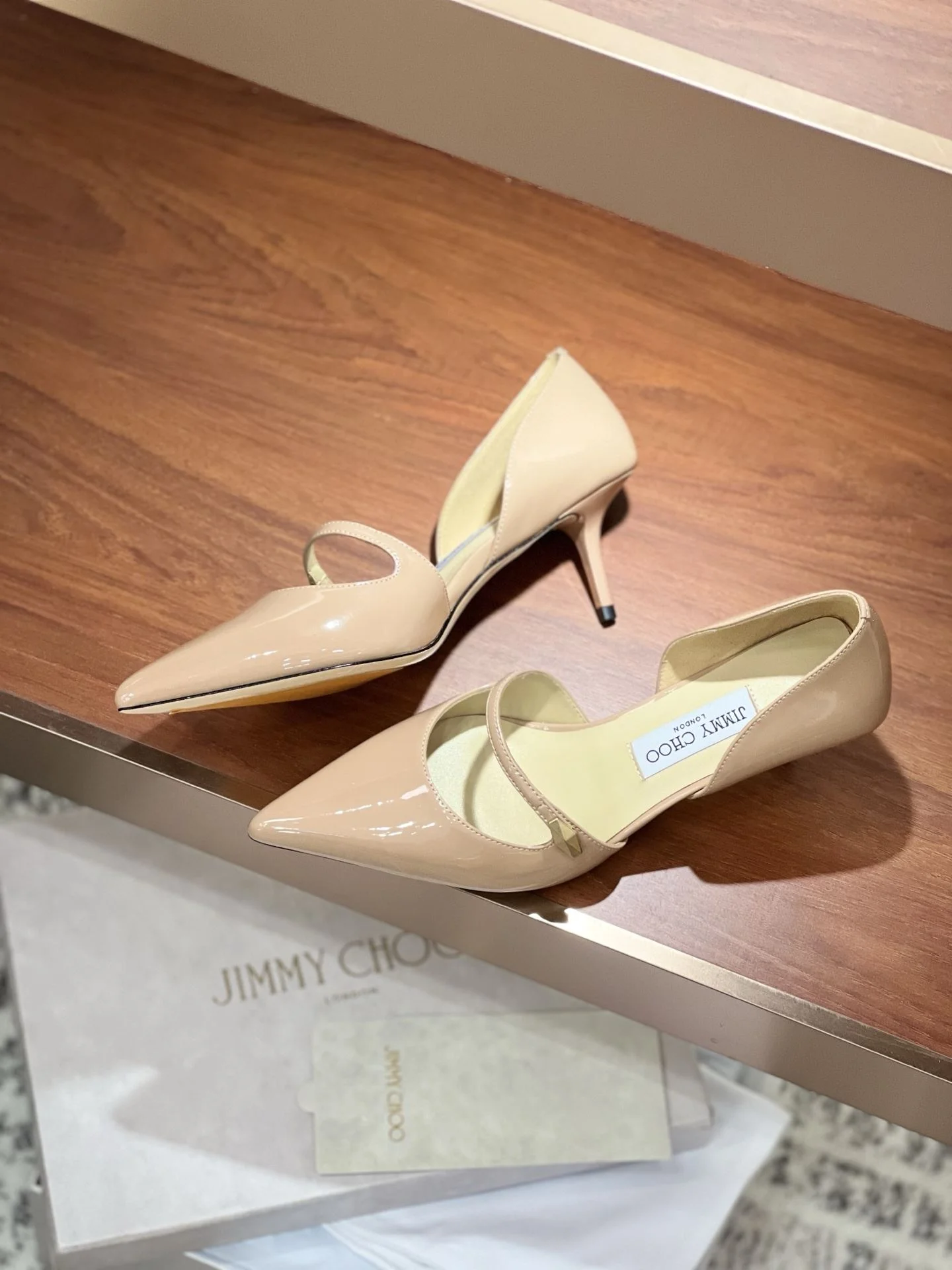 Practical Jimmy Choo Sandals 8015