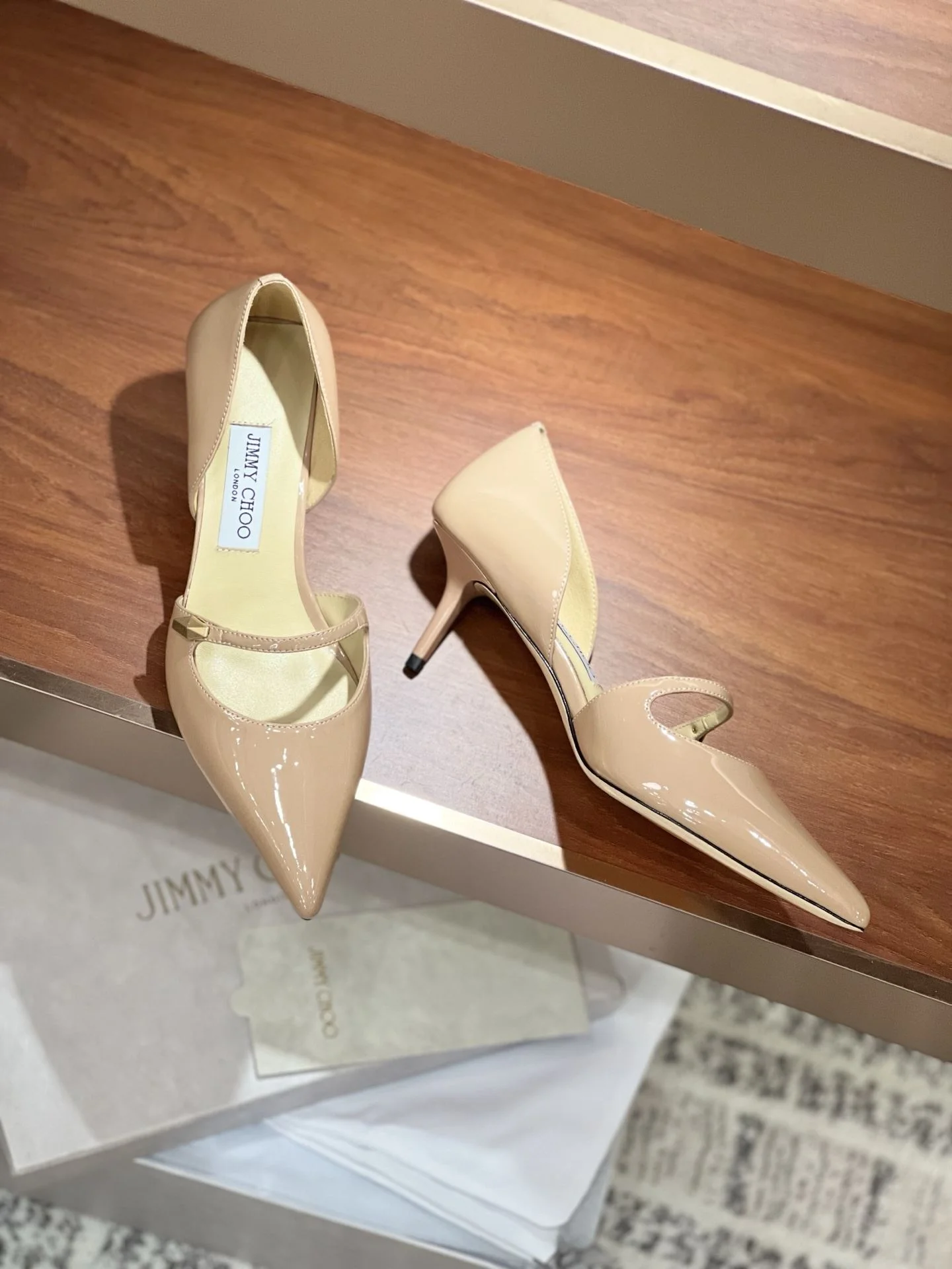 Practical Jimmy Choo Sandals 8015