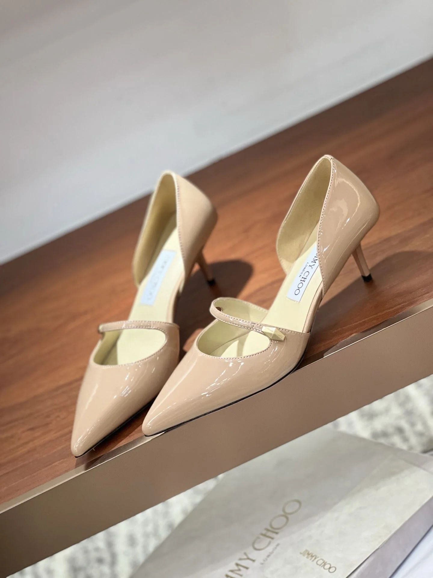 Practical Jimmy Choo Sandals 8015