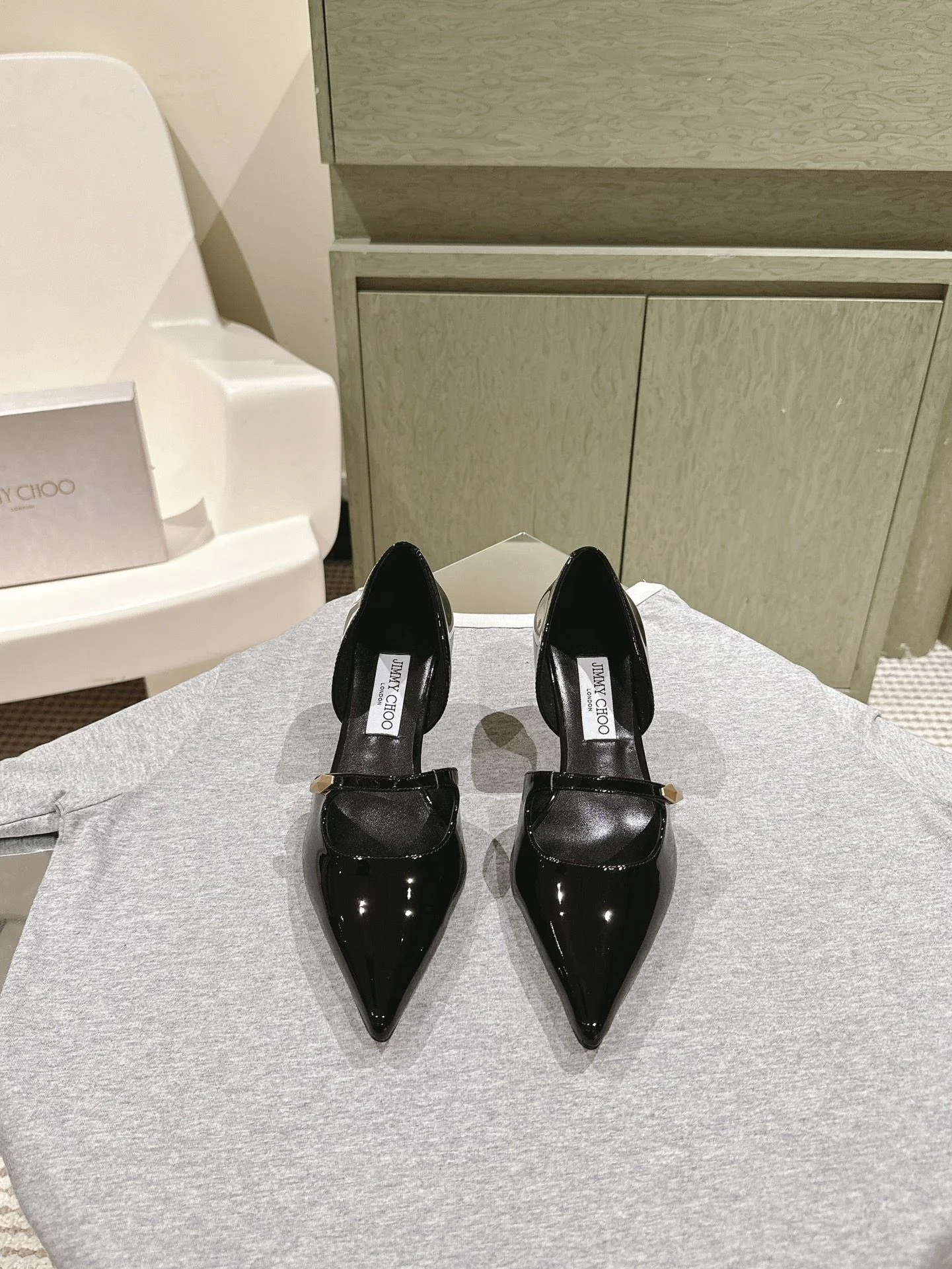 WellDesigned Jimmy Choo Sandals 7945