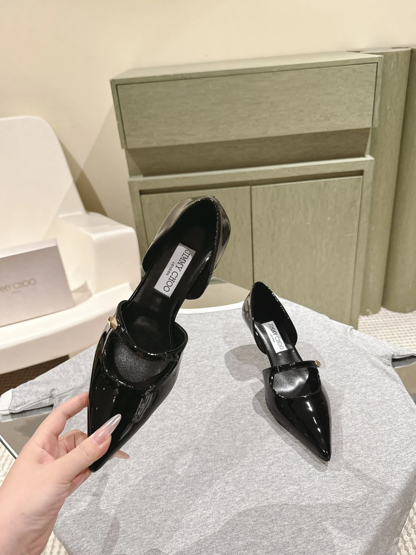 WellDesigned Jimmy Choo Sandals 7945