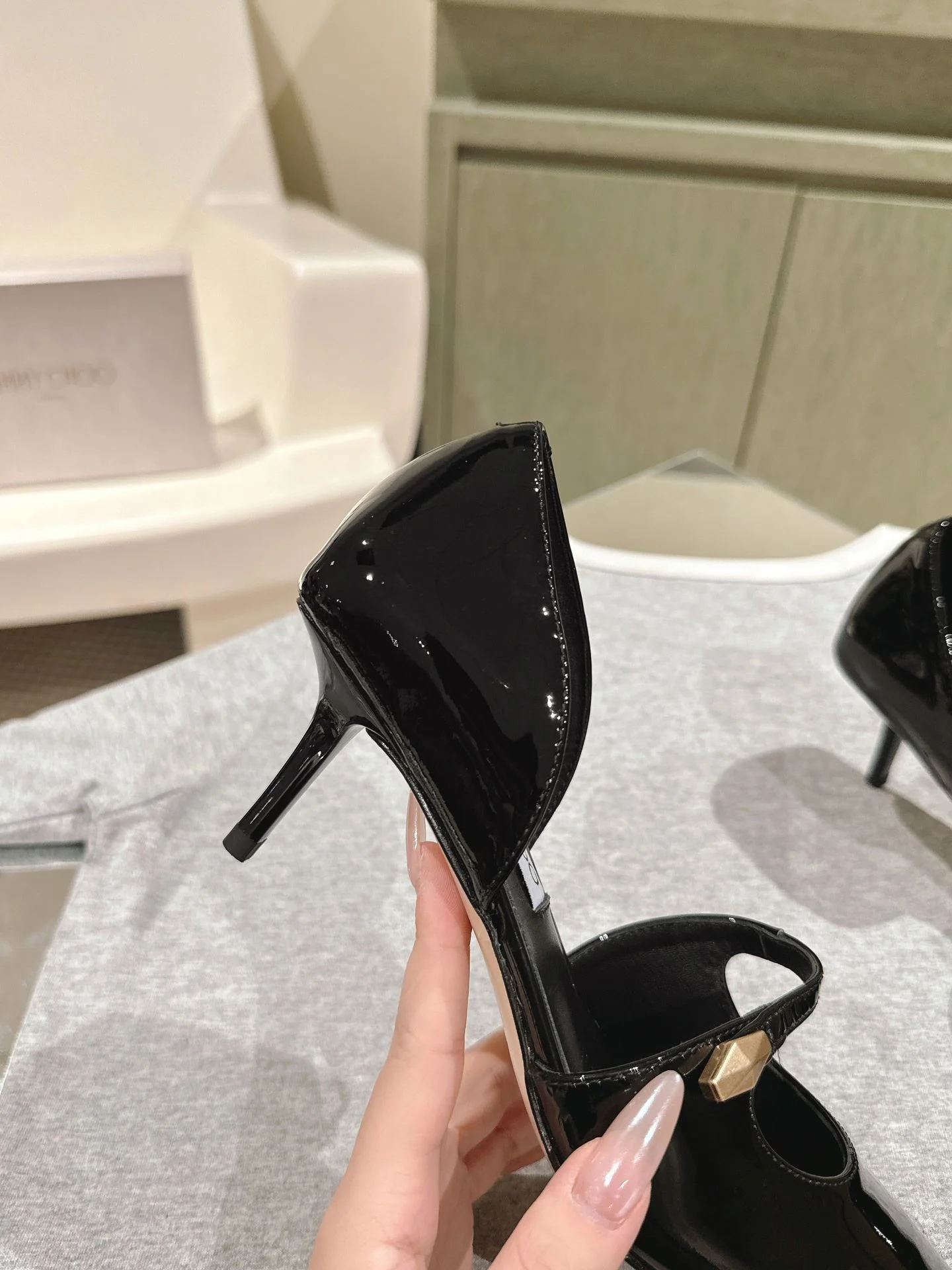 WellDesigned Jimmy Choo Sandals 7945