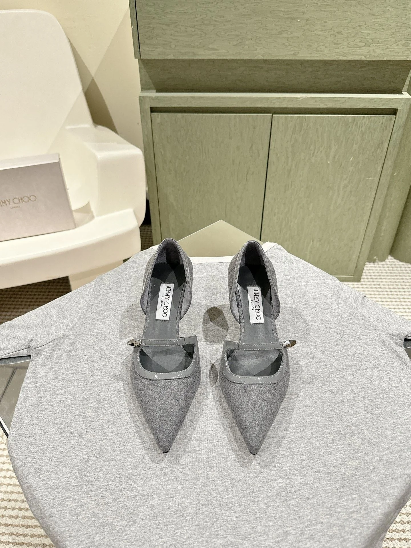 Minimalist Jimmy Choo Sandals 7942