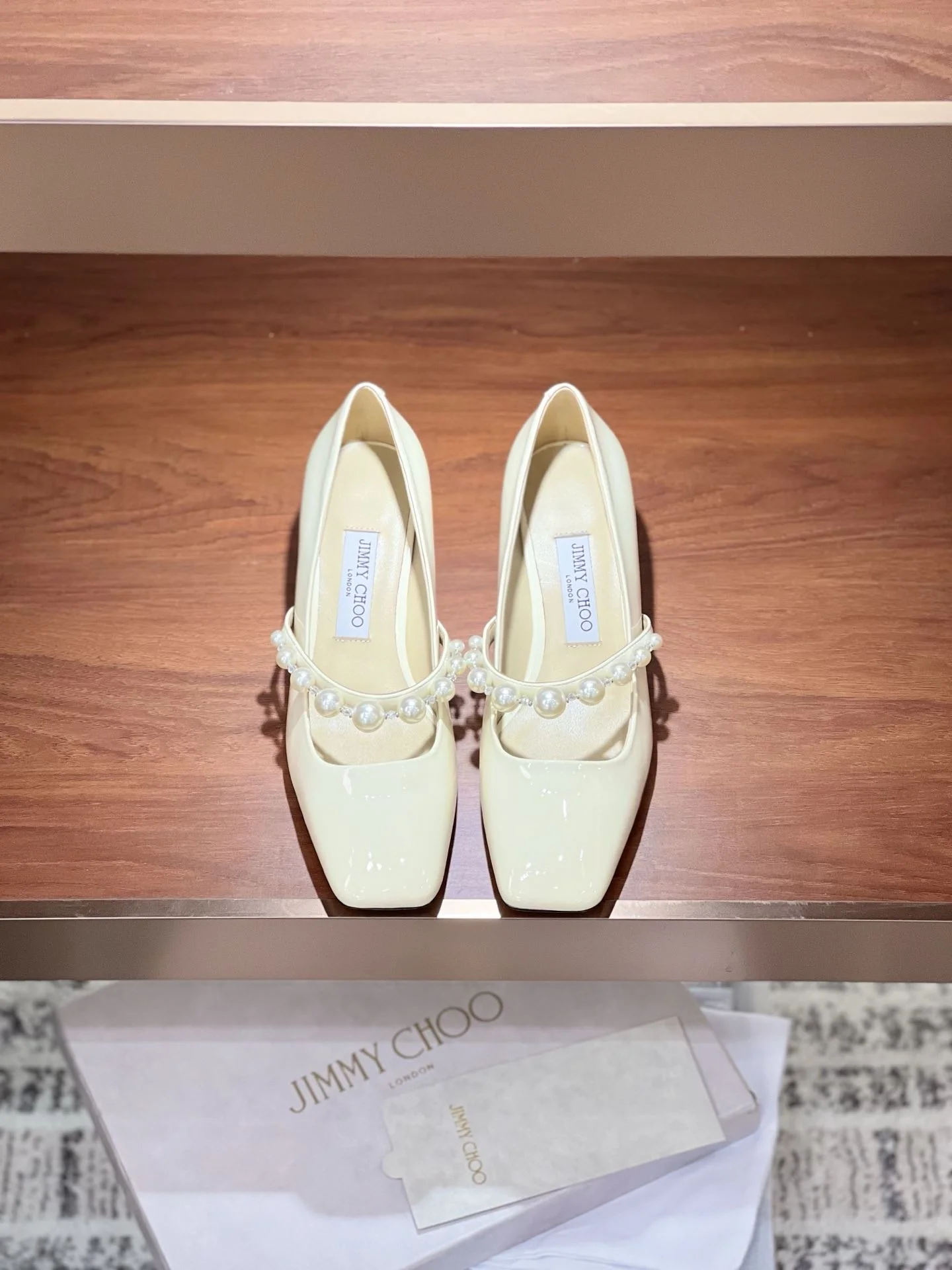 Compact Jimmy Choo Shoes 7924
