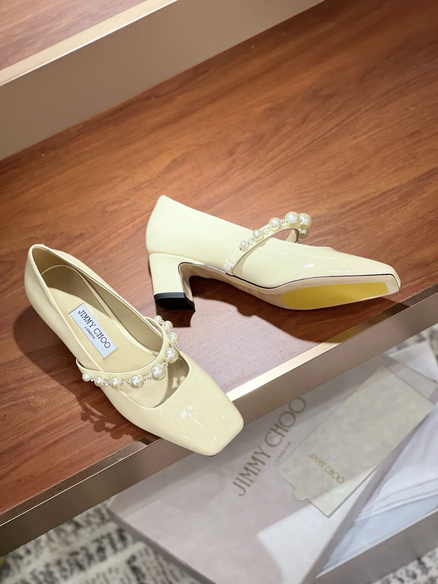 Compact Jimmy Choo Shoes 7924