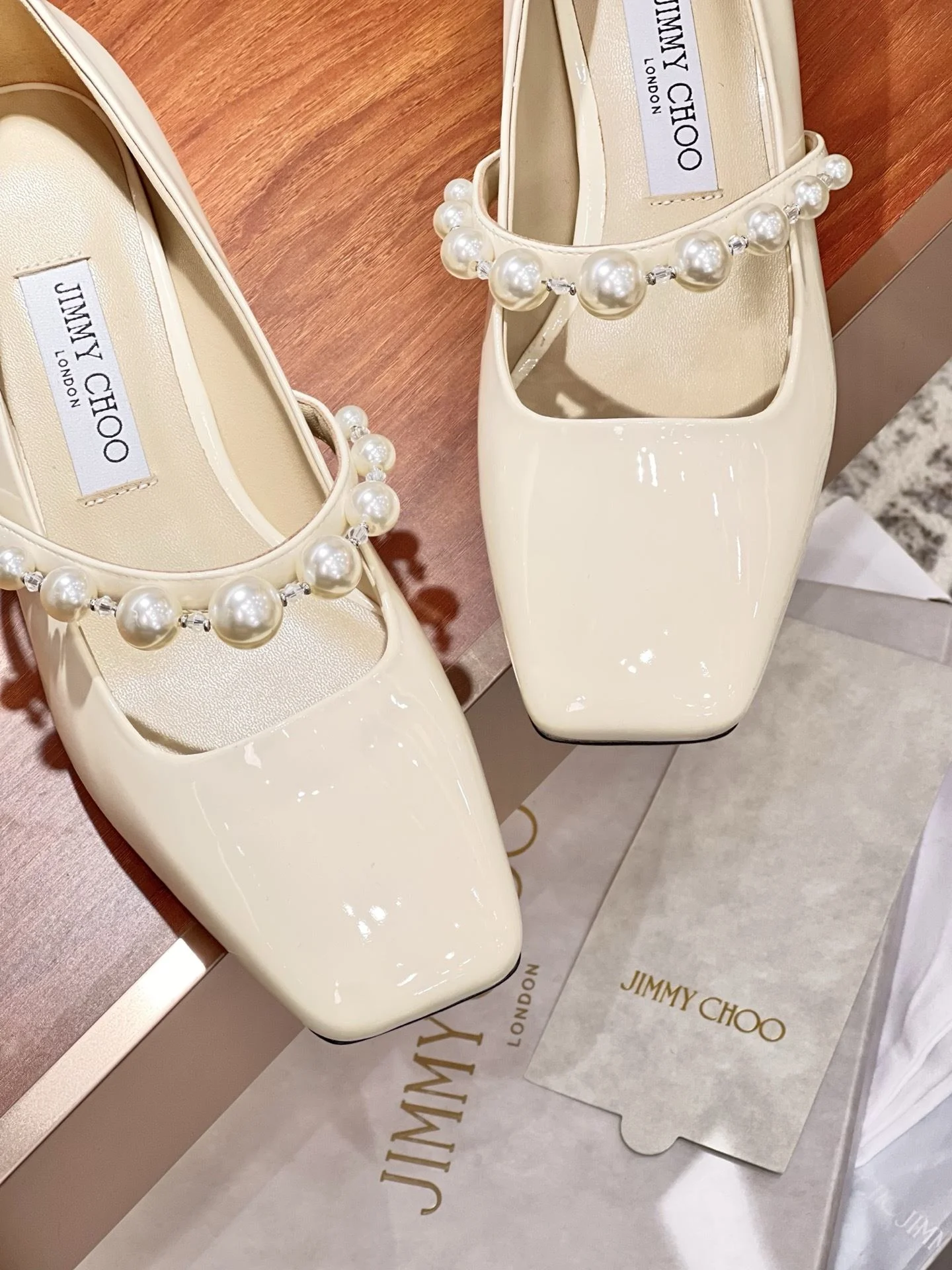Compact Jimmy Choo Shoes 7924