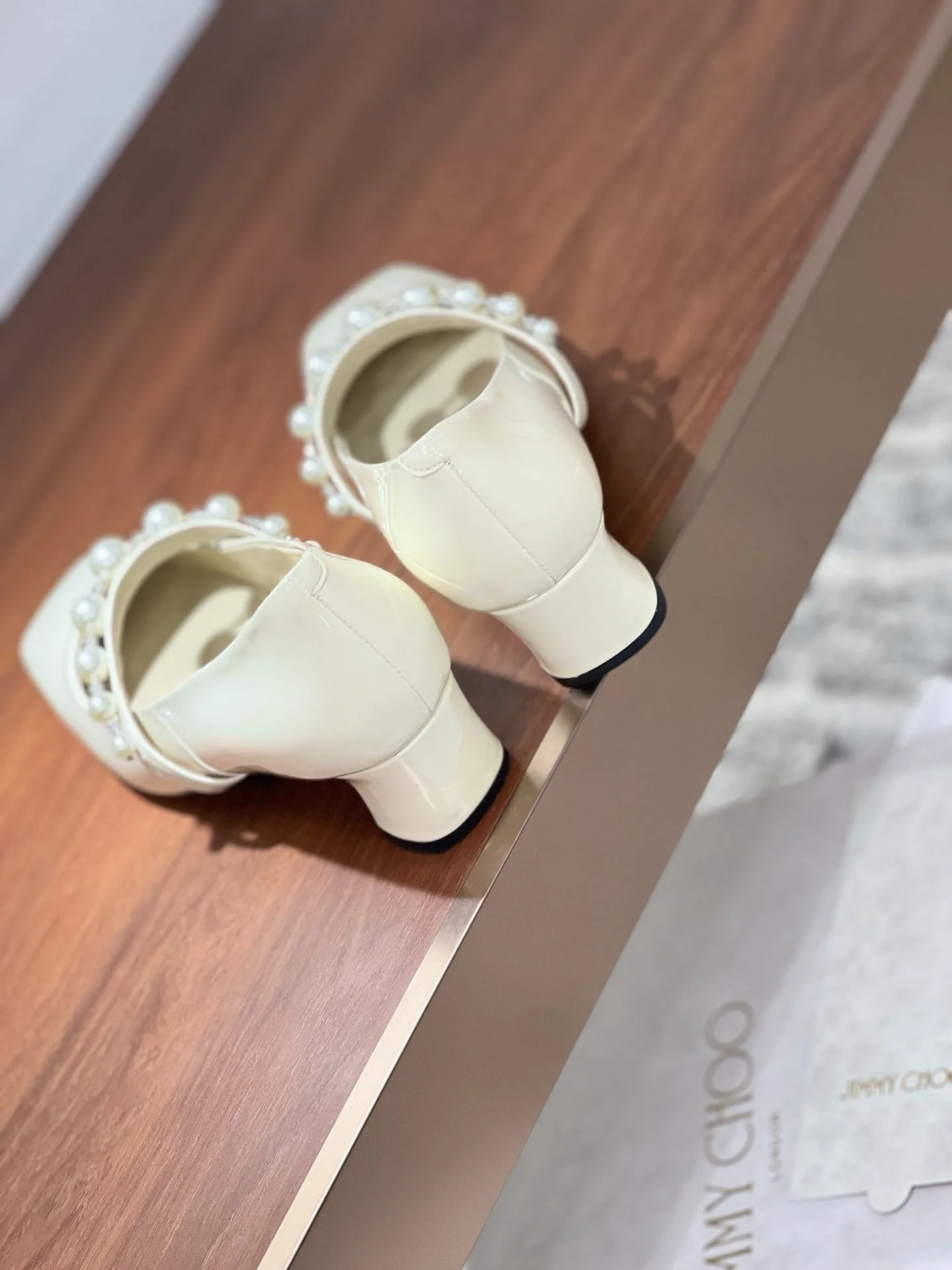 Compact Jimmy Choo Shoes 7924